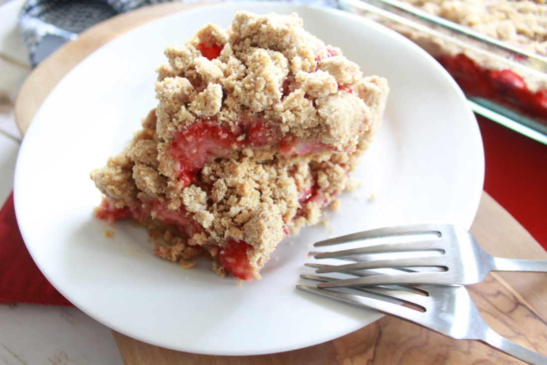 (Gluten Free) Strawberry Crumble Bars